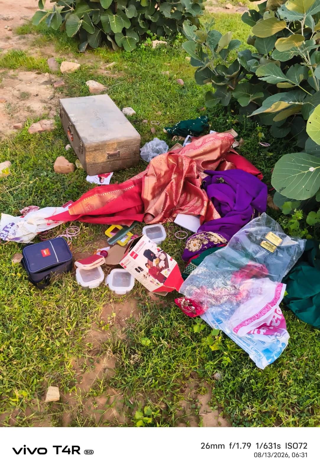 Thieves entered the house through the roof and stole cash worth 20,000 along with goods worth lakhs.