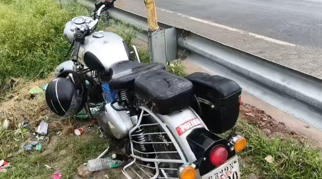 सड़क दुर्घटना में एसआई घायल, पत्नी की मौत।