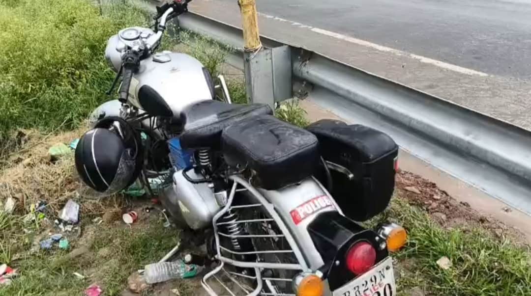 Scorpio-ran-over-couple-riding-motorcycle-Bakhtiyarpur-Mokama-four-lane