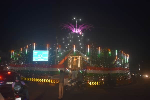 City abuzz with Independence Day celebrations; National Anthem to echo at 8 AM.