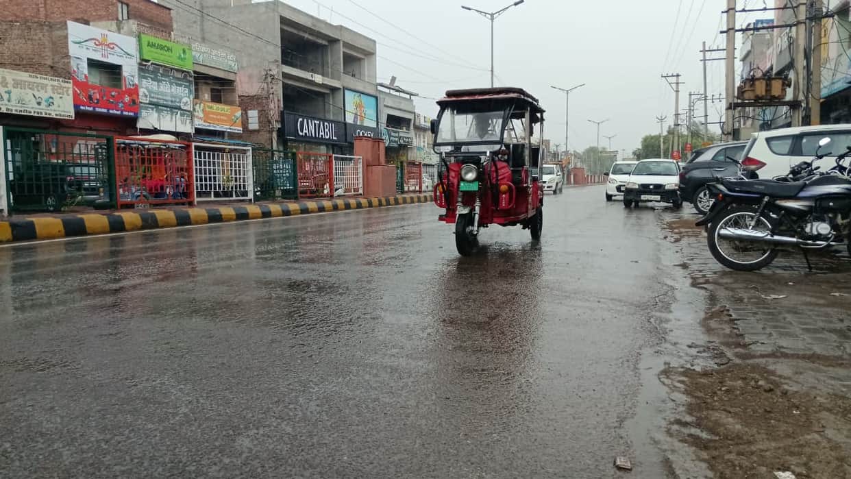 After intense sunshine, there was heavy rainfall in some places, while others remained dry