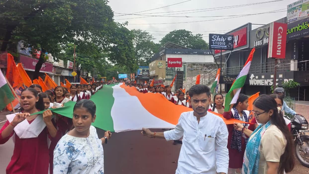 Procession taken out with a 113-meter-long tricolour.