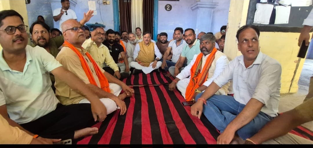 Nainital News: किच्छा में मतदाता सूची पर विवाद गहराया, विधायक और पूर्व एमएलए ने दिया धरना