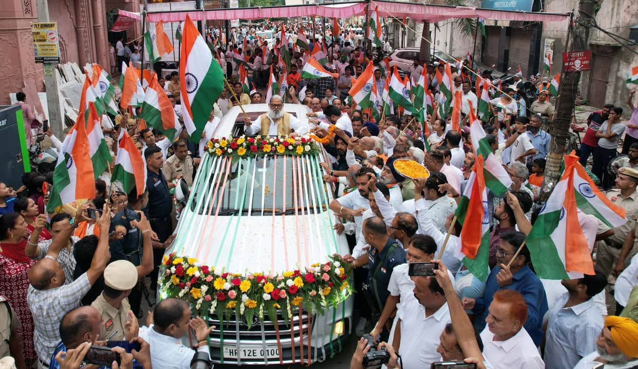 Message of patriotism given in Tiranga Yatra, Vande Mataram resonated