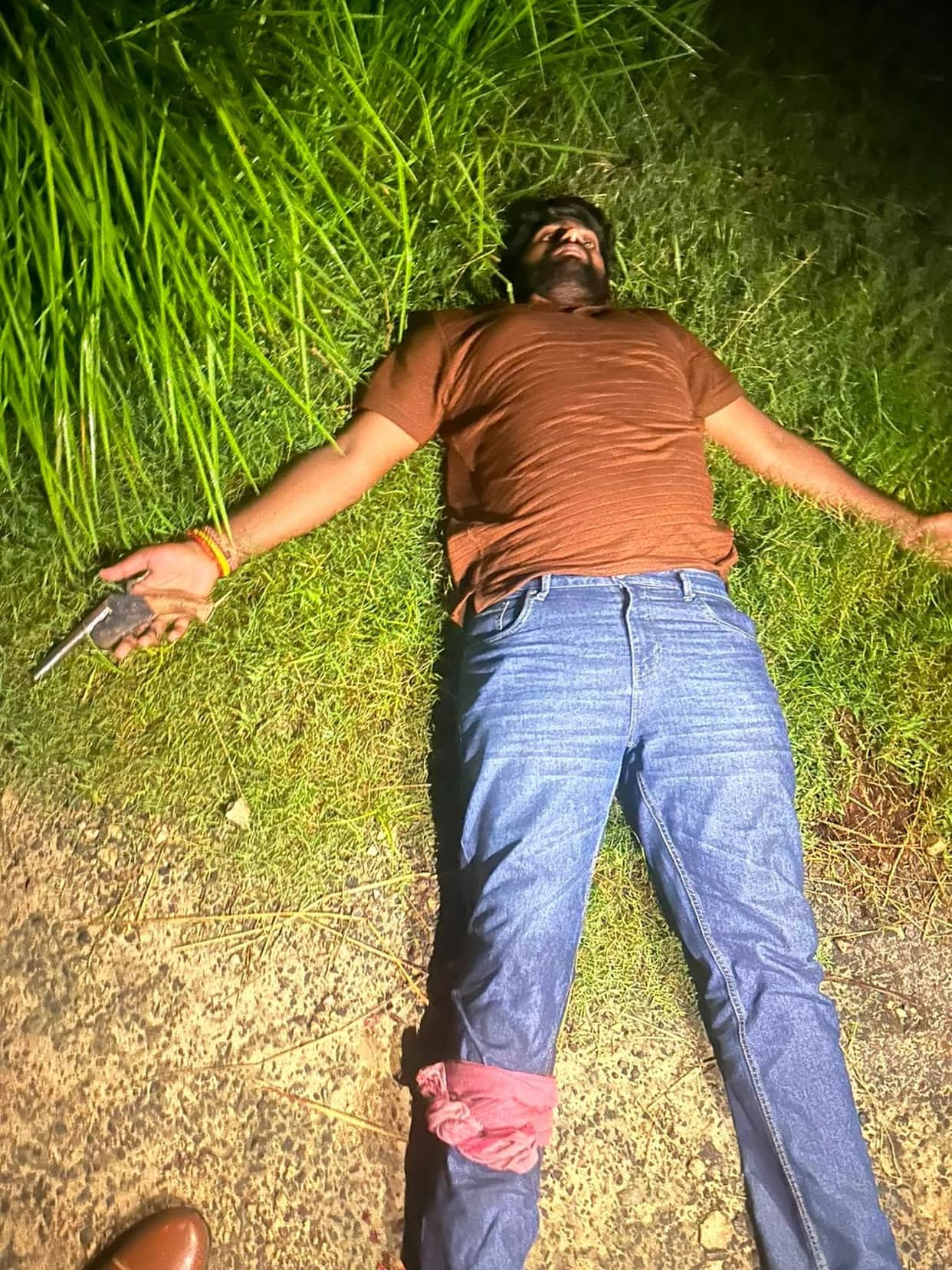 Five morphine smugglers arrested in encounter; two sustained gunshot wounds.