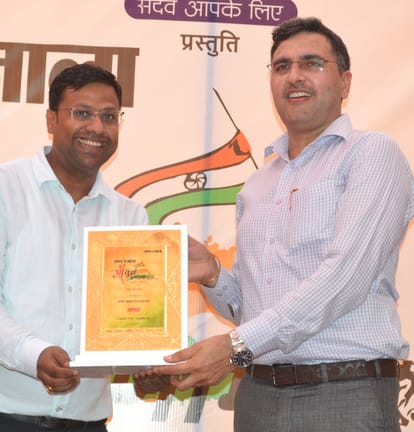 अमर उजाला की ओर से मां तुझे सलाम तिरंगा यात्रा से पूर्व आयोजित कार्यक्रम में बिग बॉस इलैक्ट्रोन