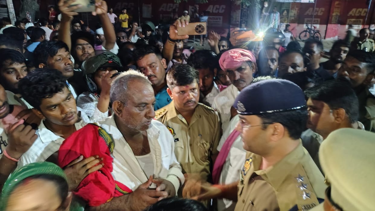 Man injured in assault dies Road blockade in Varanasi lasts two hours victim UP Police constable