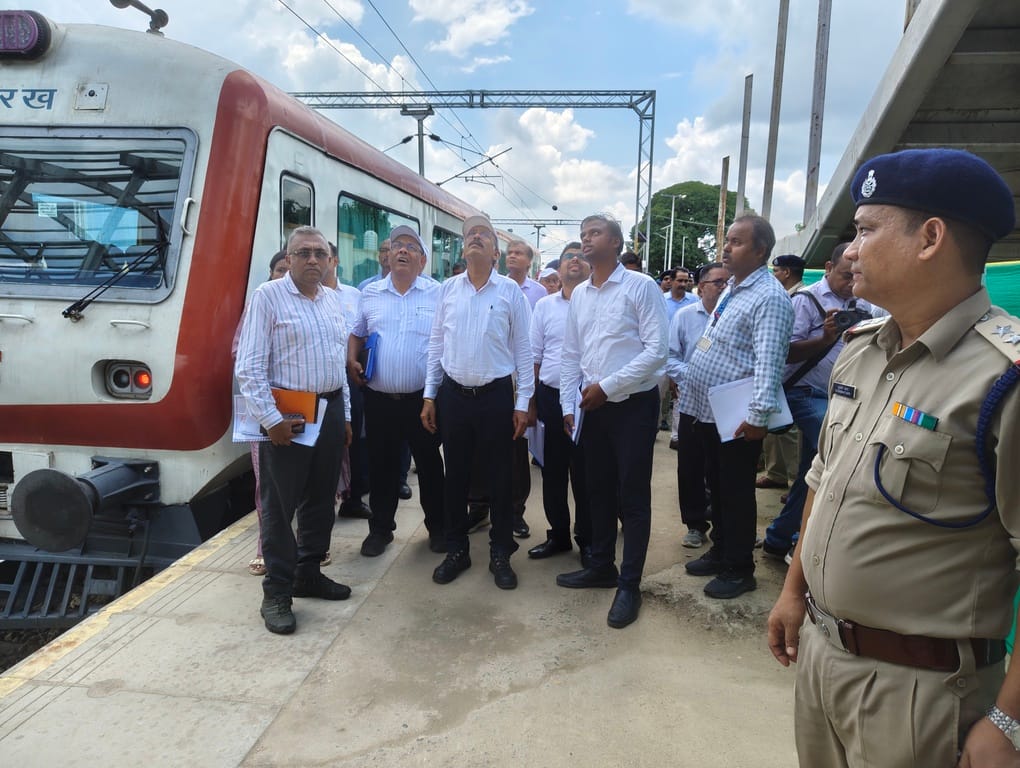Siddharthnagar News: General Manager inspects Amrit Bharat Scheme works