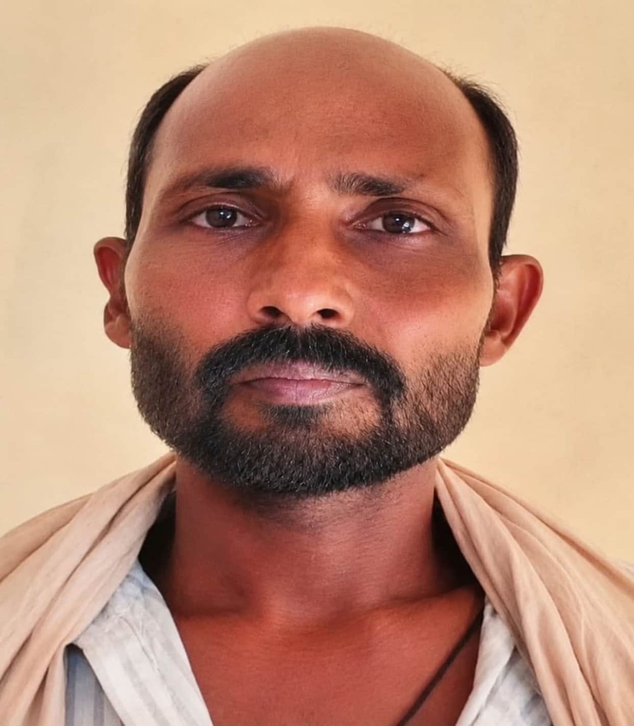 Daughter conspires with mother to kill father after being stopped from talking to her boyfriend.