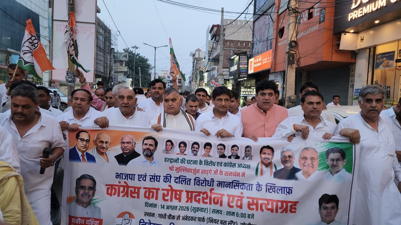फोटो  : सोनीपत शहर में  निकाले गए रोष मार्च के दौरान सांसद दीपेंद्र हुड्डा, सतपाल ब्रह्मचारी, व