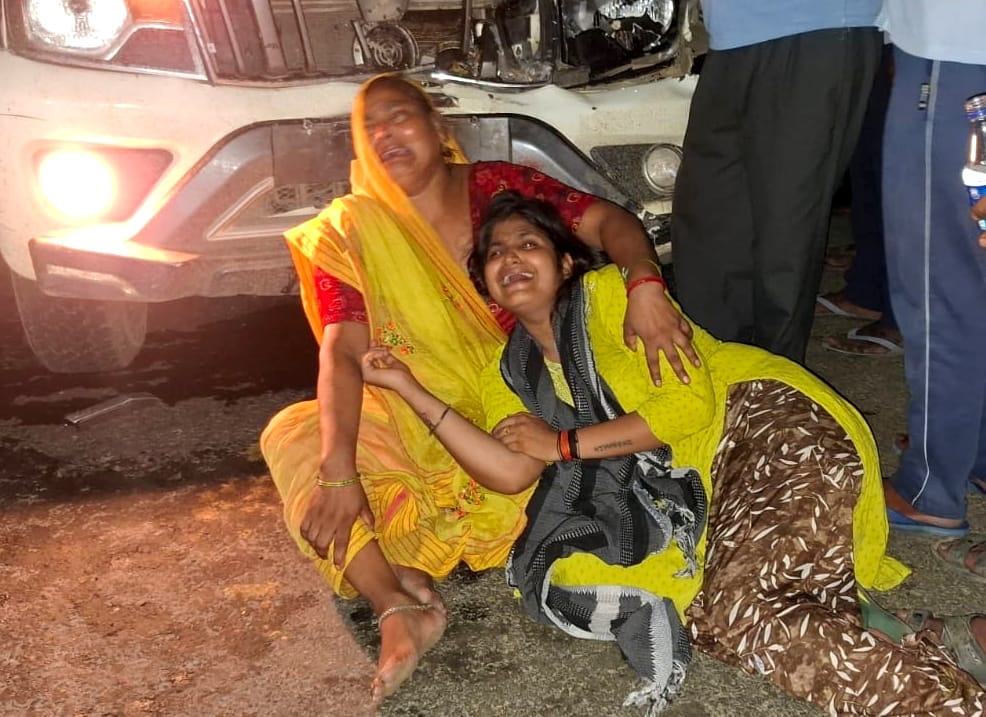Hathras News: नायब तहसीलदार की गाड़ी ने बाबा-नाती सहित तीन को रौंदा, हाईवे पर लगाया जाम