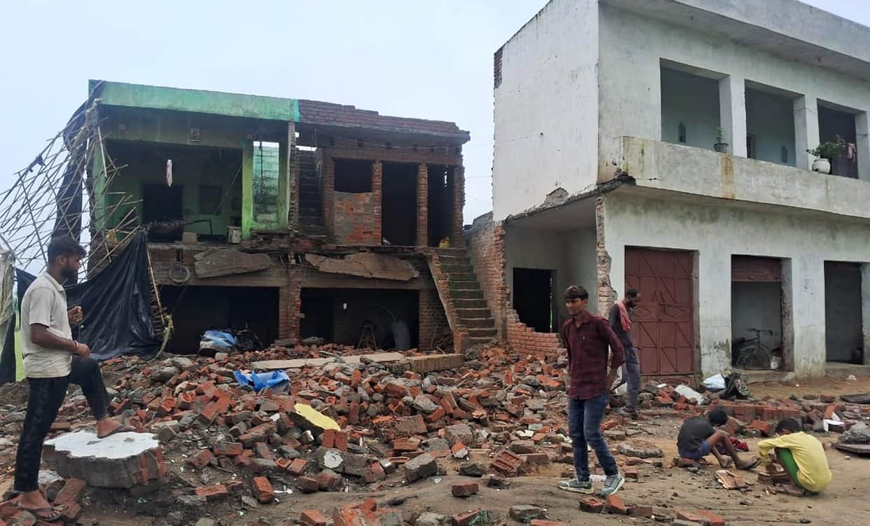 Survey conducted for compensation; search for belongings in the debris continued on the second day.