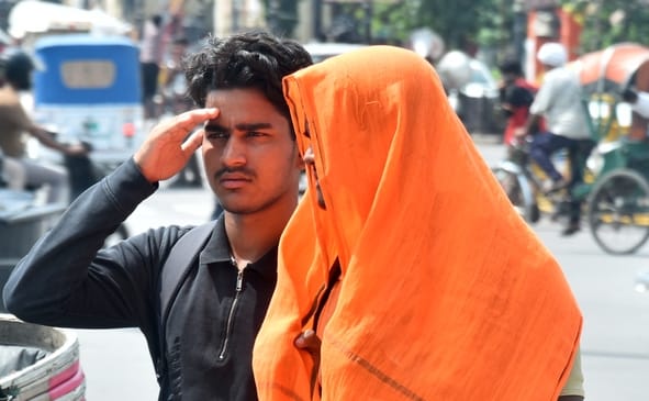 Meerut Weather: Heat and humidity continue to grip the city; temperatures cross 35°C, leaving markets deserted