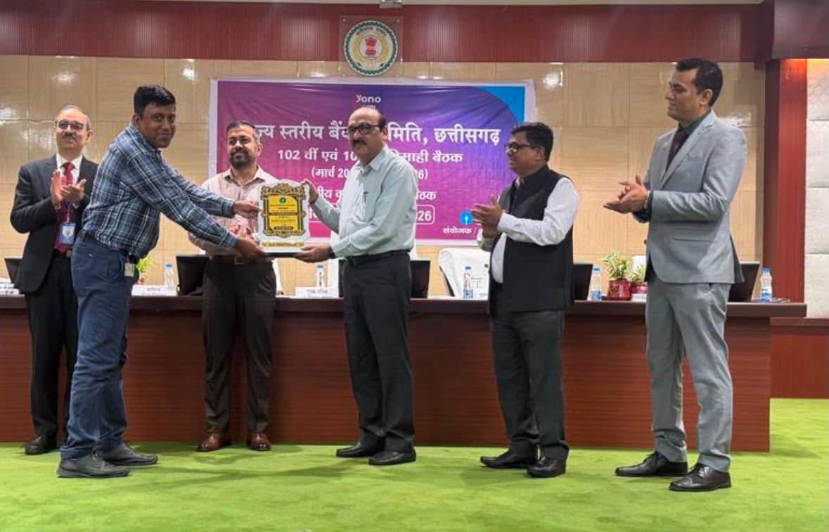 The district received an award at the 103rd SLBC meeting for outstanding performance in CD ratio, ACP budget t