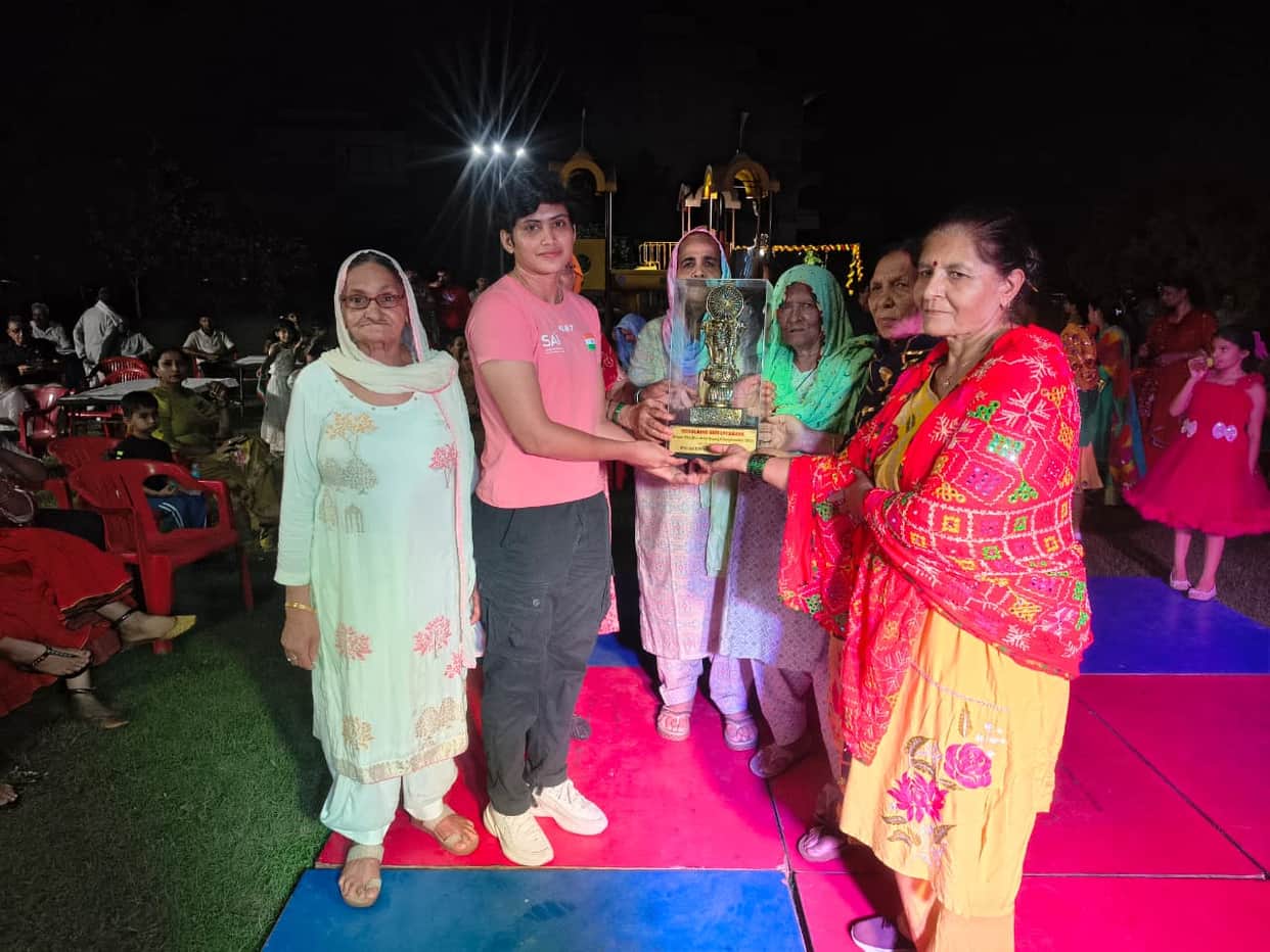 Medal winners Shivani Khasa and Dharamveer felicitated.