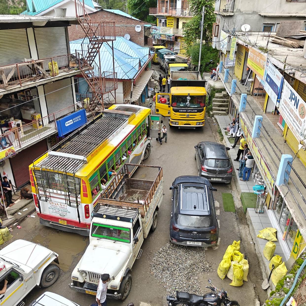 People are facing inconvenience due to traffic jams in Shwad.