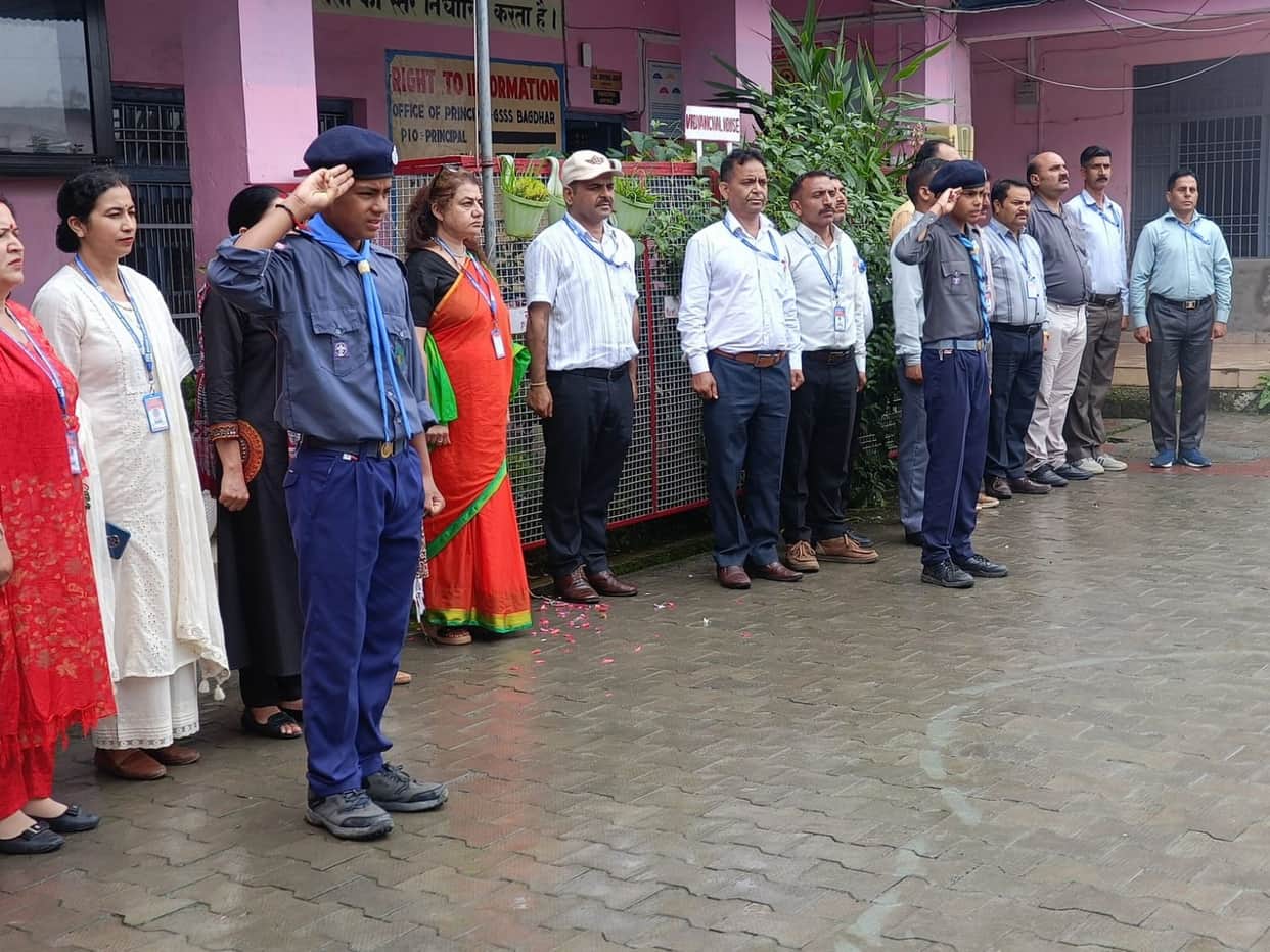 School students commemorated the martyrs' sacrifice through poems.