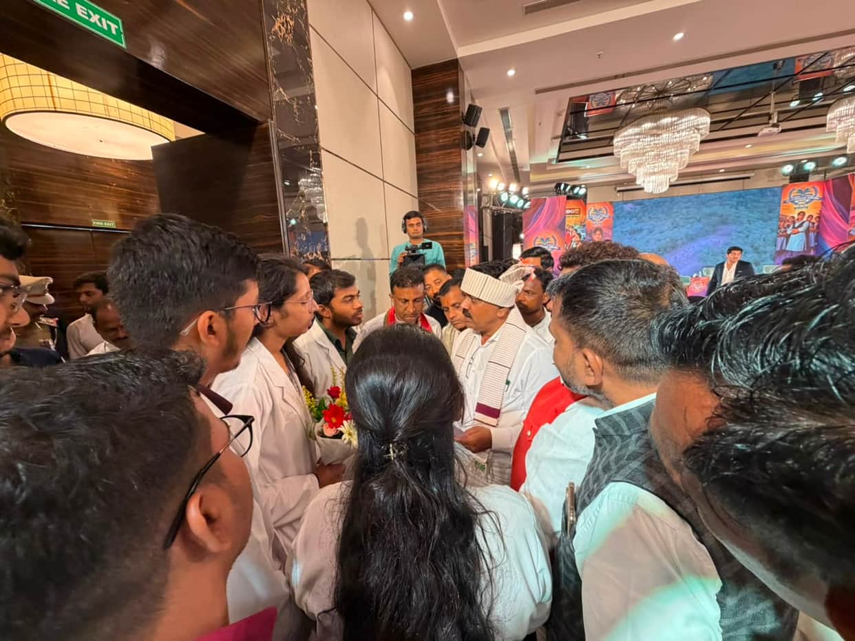 Intern doctors met the Deputy CM on the 11th day of the strike