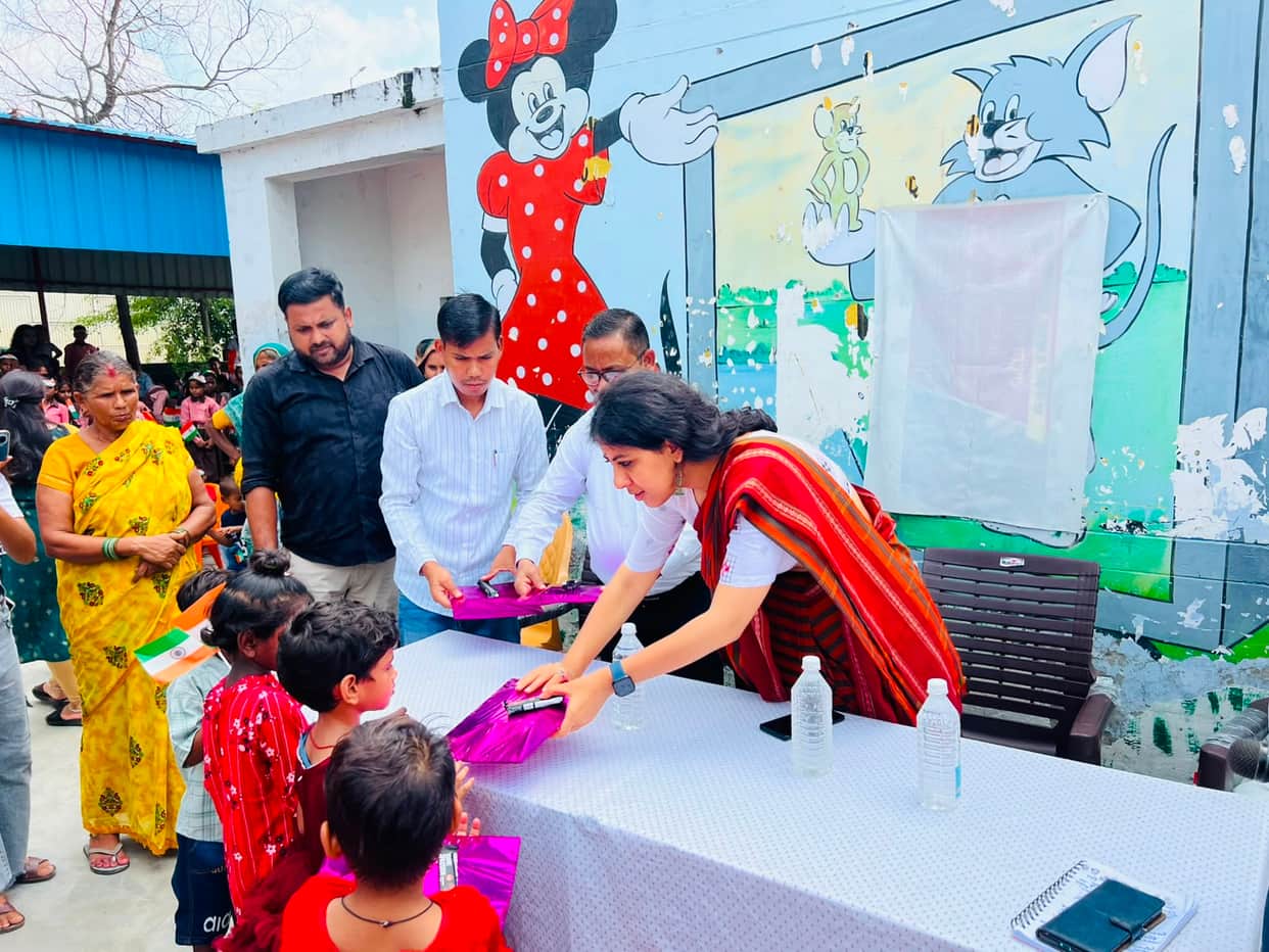 Independence Day celebrated with enthusiasm in educational institutions.