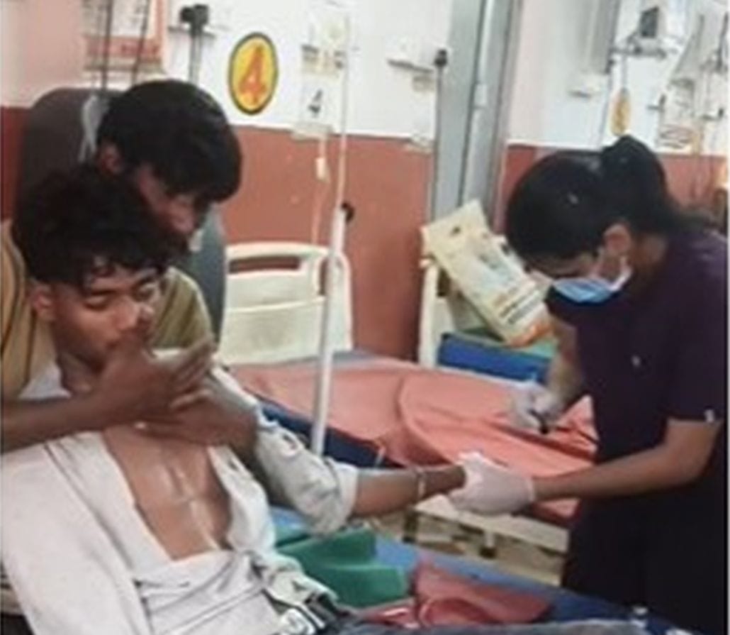 150 slaps and 15 doses of anti-venom in two hours saved the young man's life.