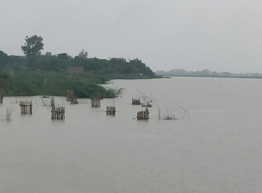 Water from the Ganga and Ramganga rivers has inundated the low-lying areas of the Katri and Katiyari regions.