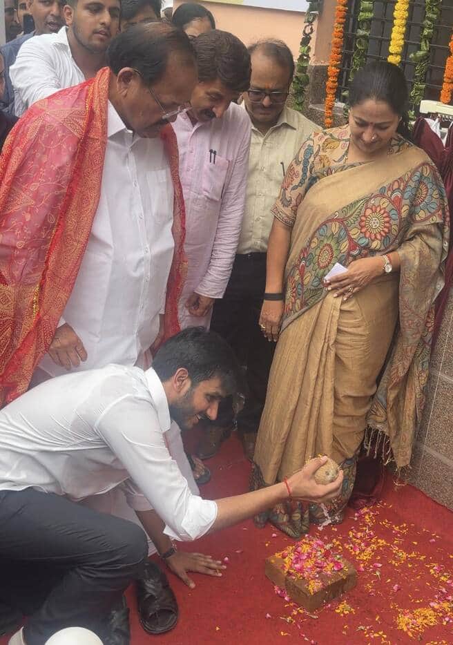 DUSU President Aryan inaugurated the canteen by breaking a coconut.