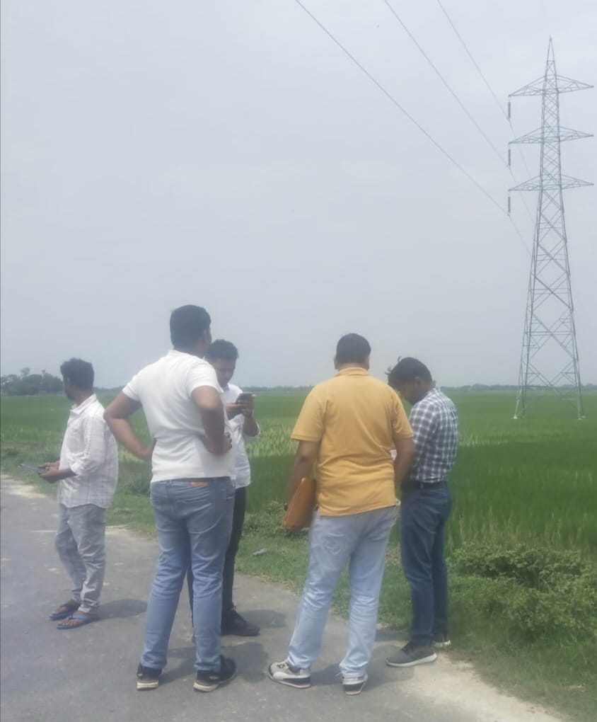 गोरखपुर शामली एक्सप्रेसवे के लिए सर्वे करती टीम। फाइल फोटो