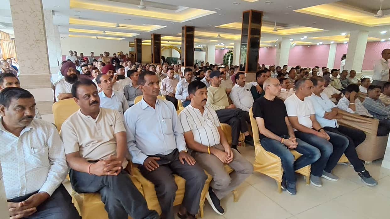 Demand for merger of Zila Parishad cadre employees; 320 employees formulate a strategy.