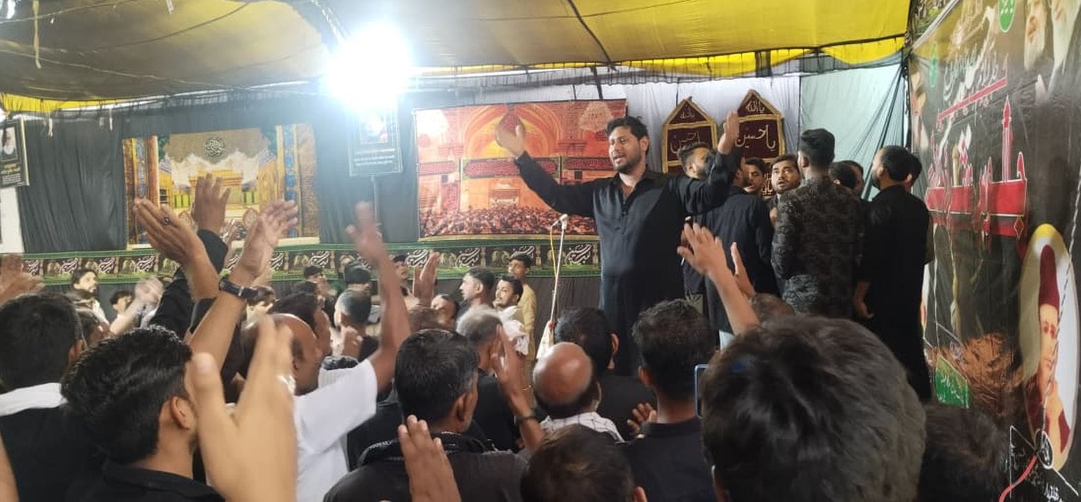 हयातनगर में निकले जुलूस में तकरीर करते मौलाना। स्रोत-आयोजक