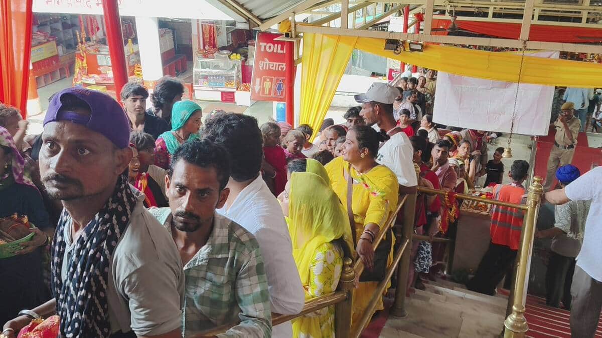 Devotees throng Shaktipeeths; 66,000 offer prayers.