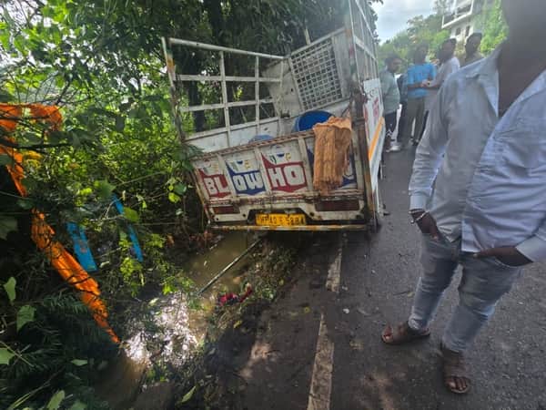 Horrific collision between a tempo and a bike near Kachhiyari; one dead.
