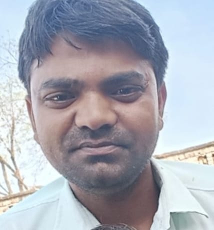करंट से मृत धर्मेंद्र गौतम की फाइल फोटो। परिजन