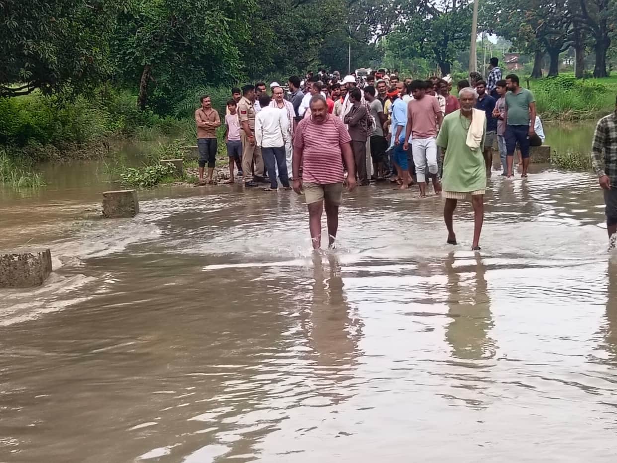 Three people, including two brothers, were swept away by the strong current while crossing the river.