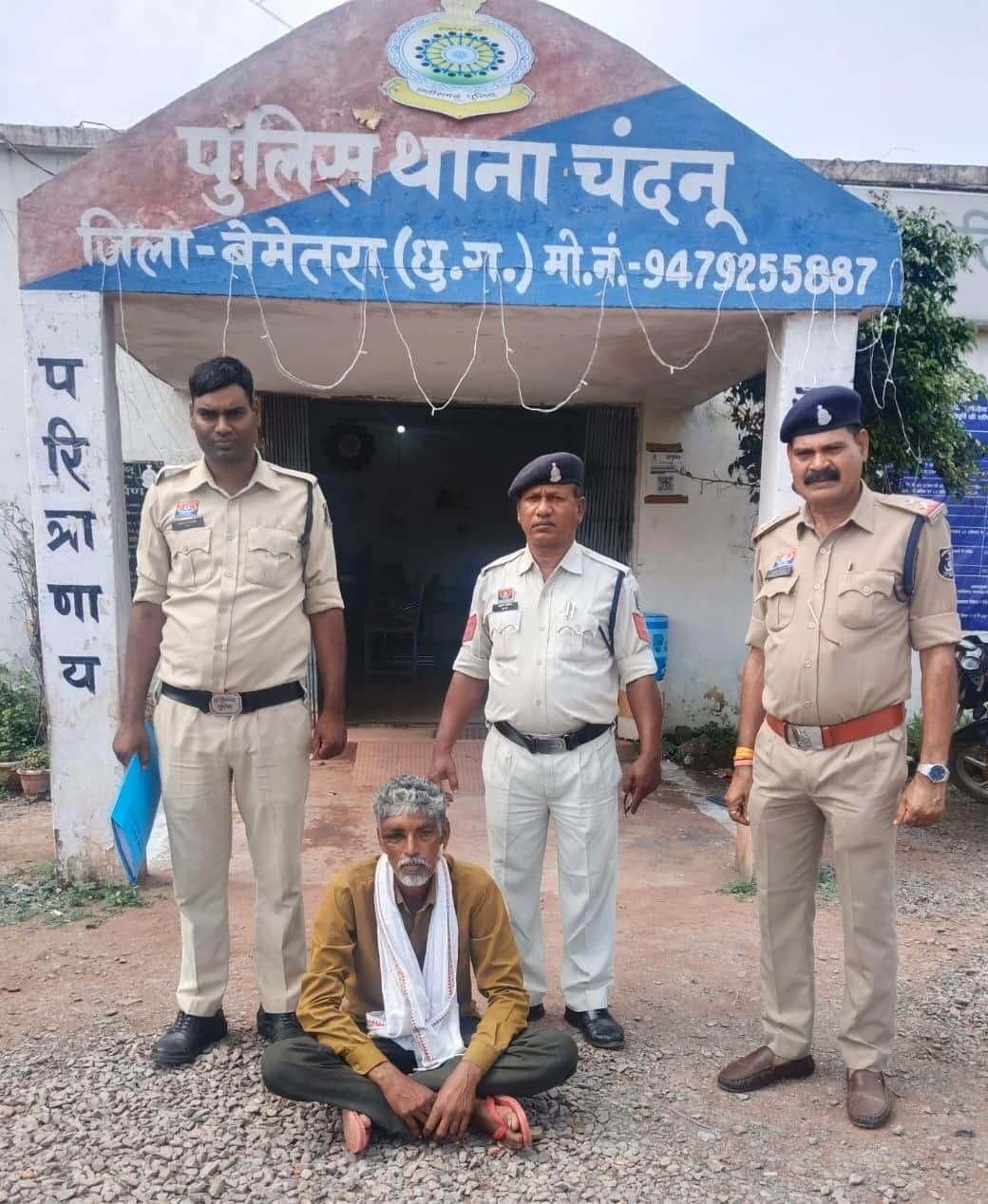 Daughter-in-law said, “You spit wherever you want…” Angry father-in-law attacked her in the abdomen with a kni