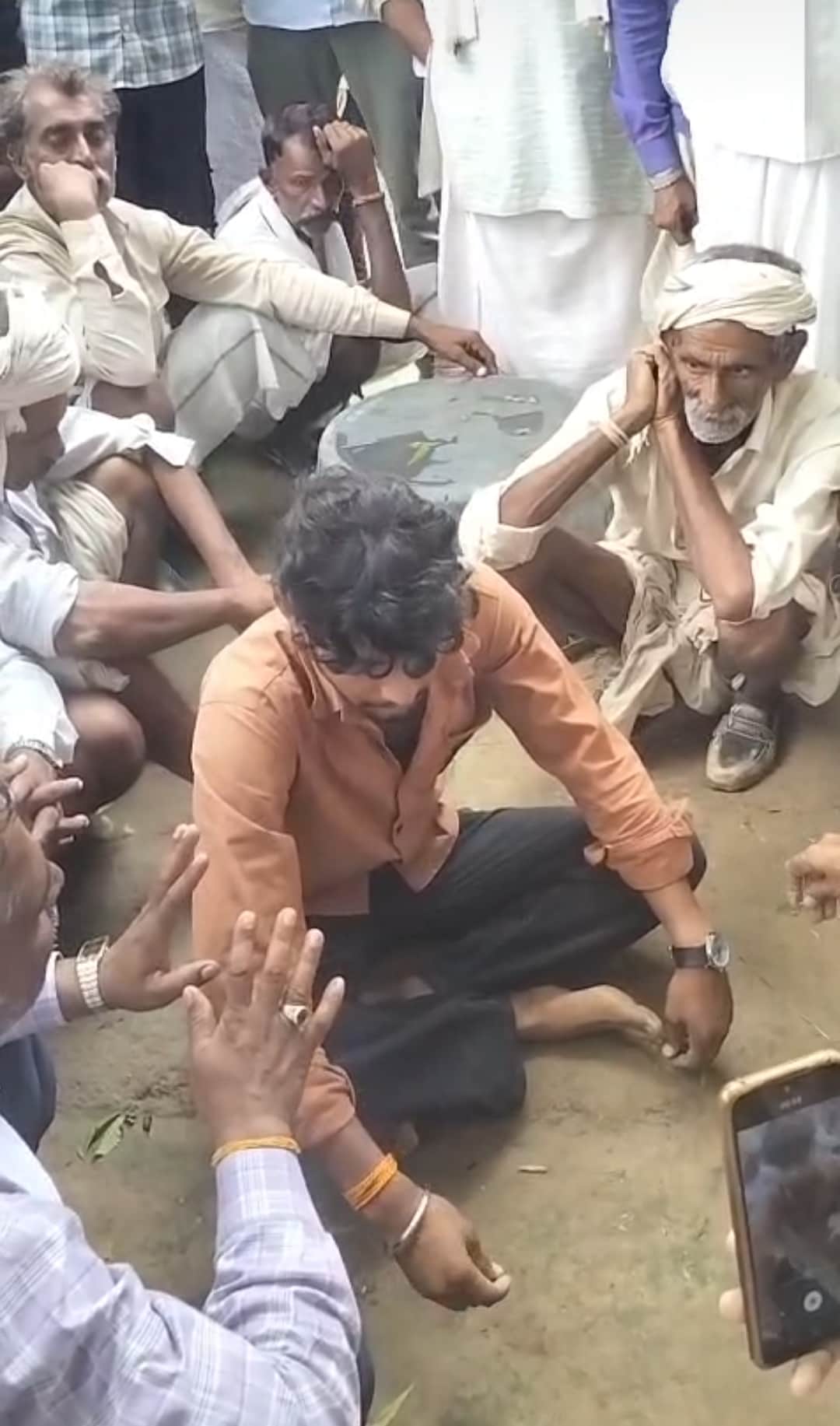 Accused of strangling wife to death in Sheopur; confessed to the crime at a panchayat meeting