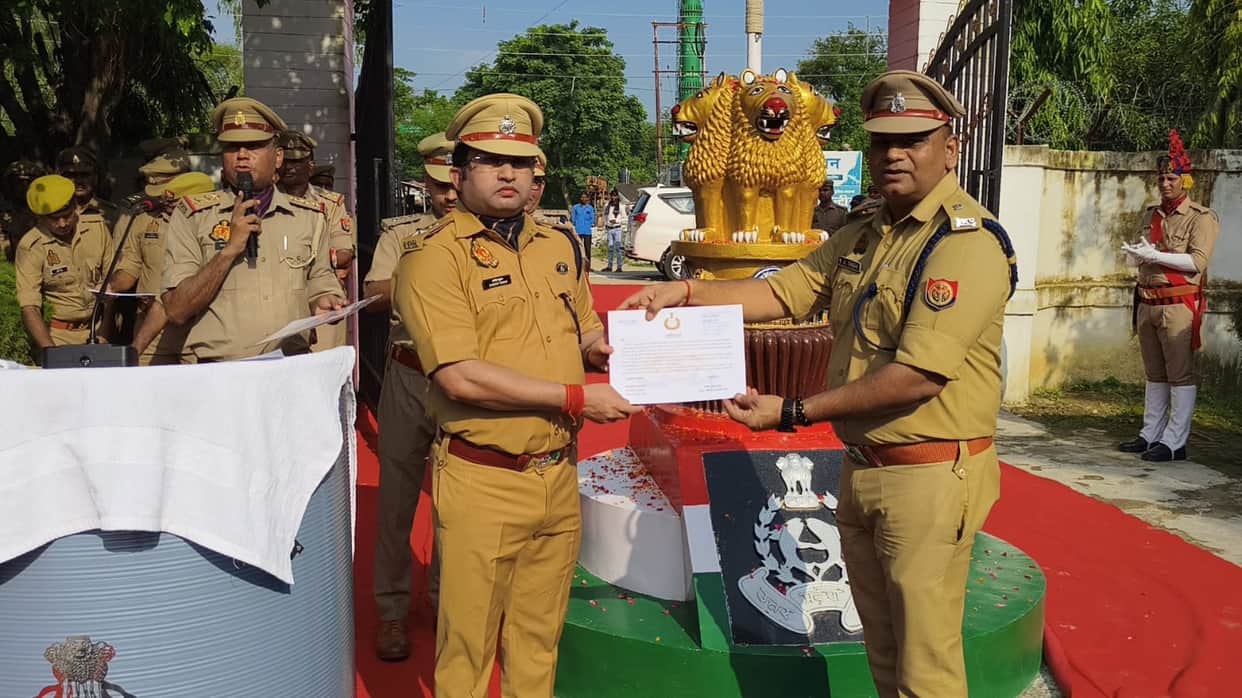 Tiranga hoisted proudly at Police Lines; SP plants a sapling.