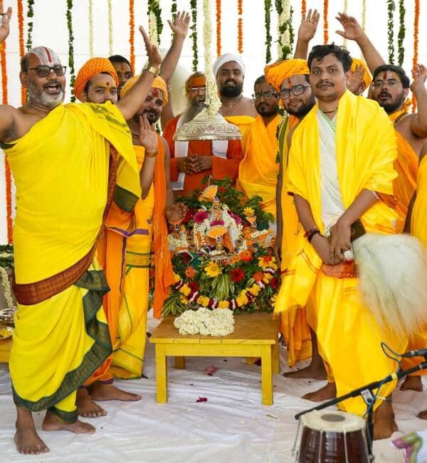 New dress code implemented for Ram Mandir priests.