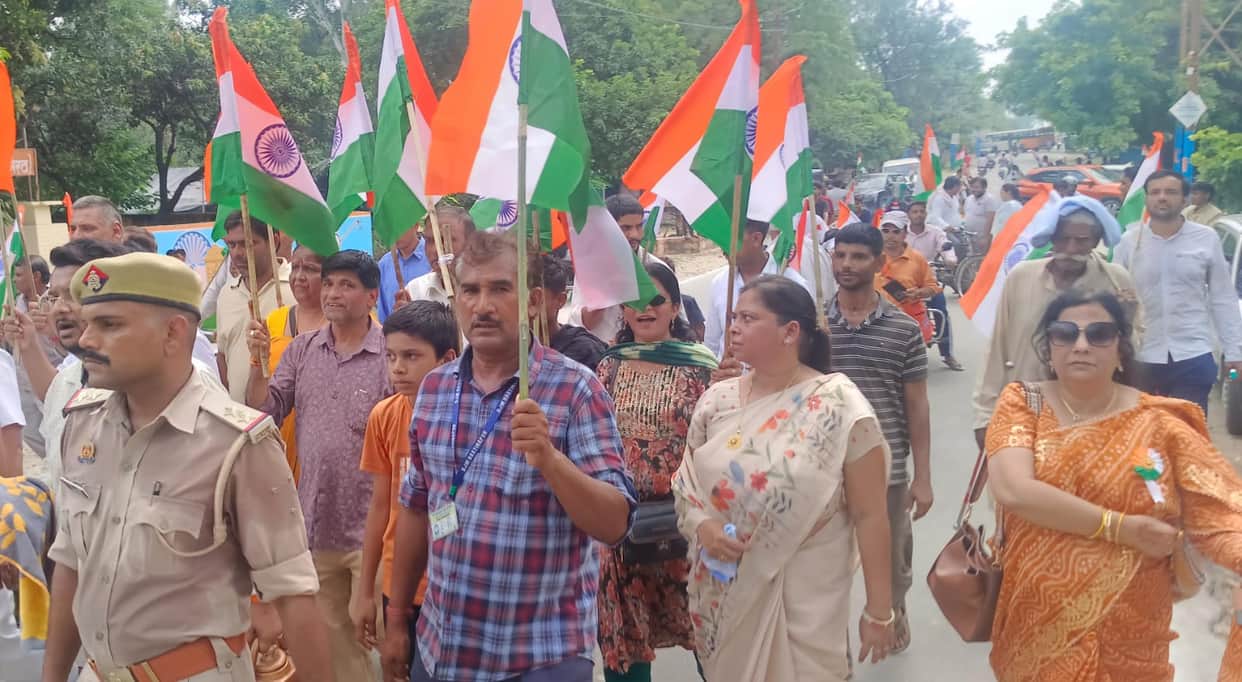 'Tiranga Yatra' taken out with 1,100 tricolours; Hastinapur steeped in the spirit of patriotism.