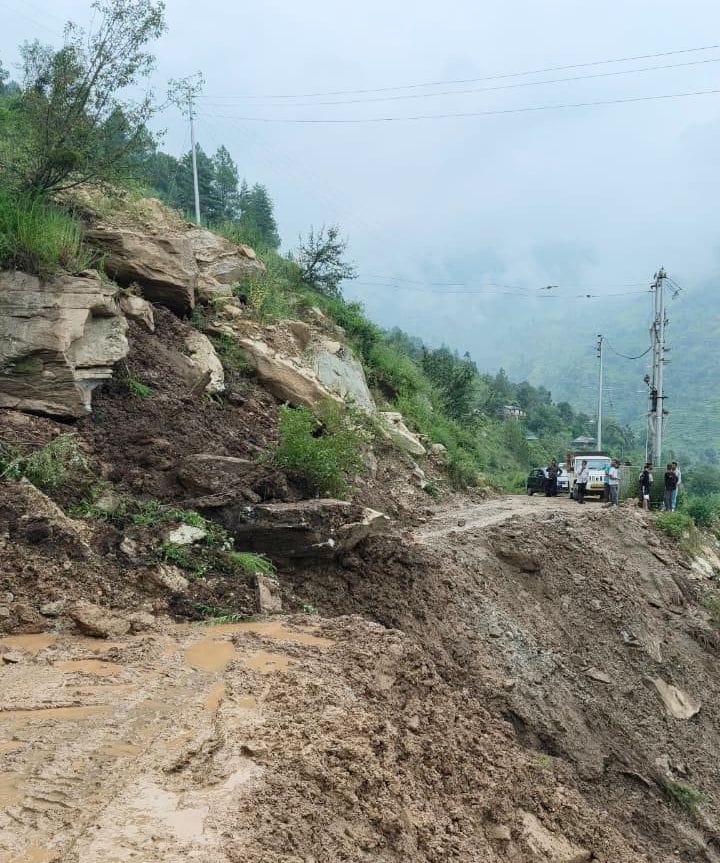 Wheels of vehicles stopped at Sheel-Parog on Taklech-Majhali road