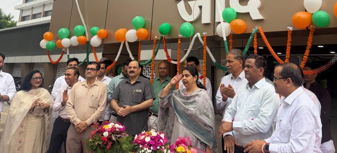 Civil Surgeon hoisted the flag at the Civil Hospital.
