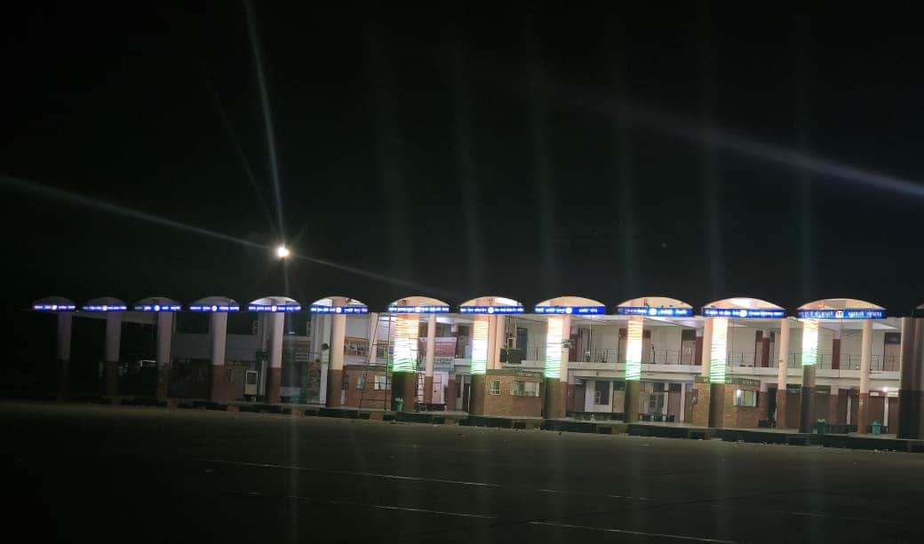 Counter board lights at the bus terminal fixed; passengers benefit.
