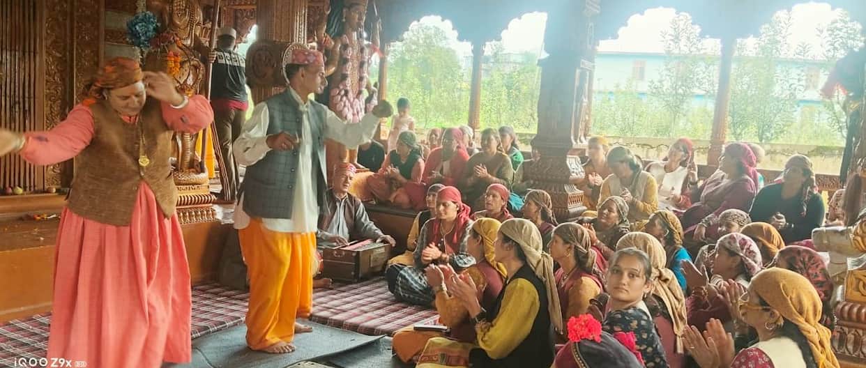 Bhajans by Brahmanand resonate at the Kungshi Mahadev Temple