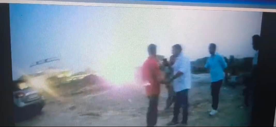 Thugs chased down and beat up toll plaza staff; vandalized the vehicle.