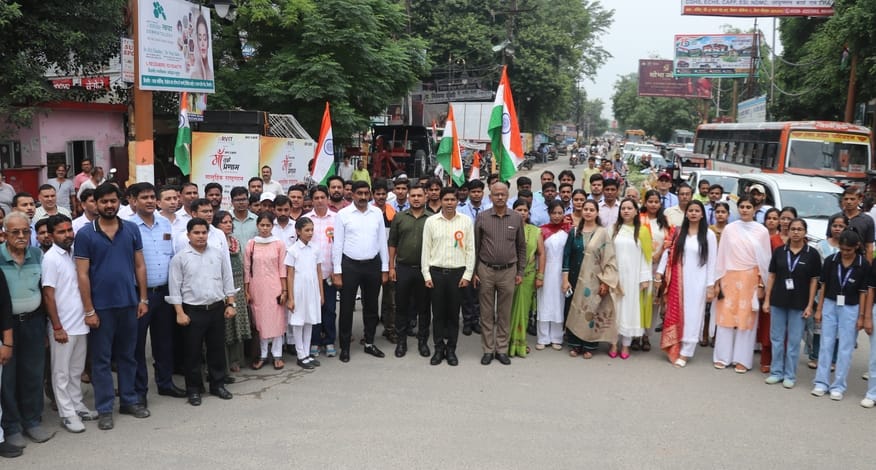 बिजनौर में स्वतंत्रता दिवस पर शास्त्री चौक पर मां तुझे प्रमाण के तहत अमर उजाला व आरवीआईटी की ओर