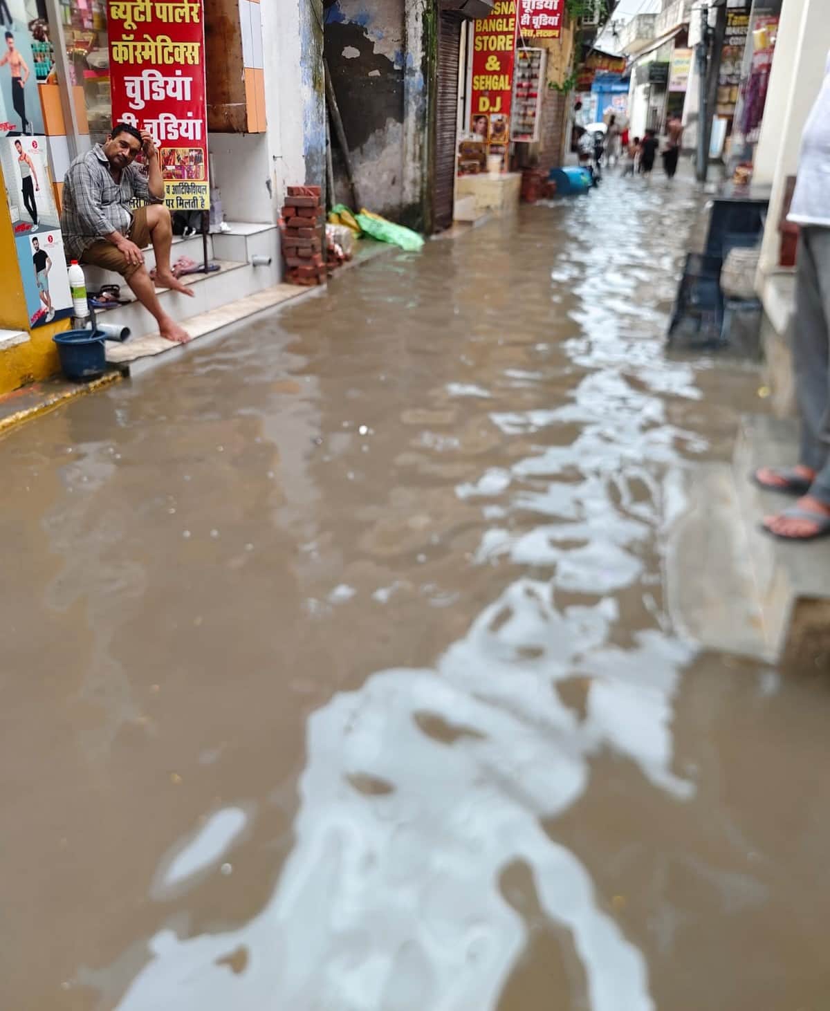 Rainwater entered the shops in Pratapnagar market