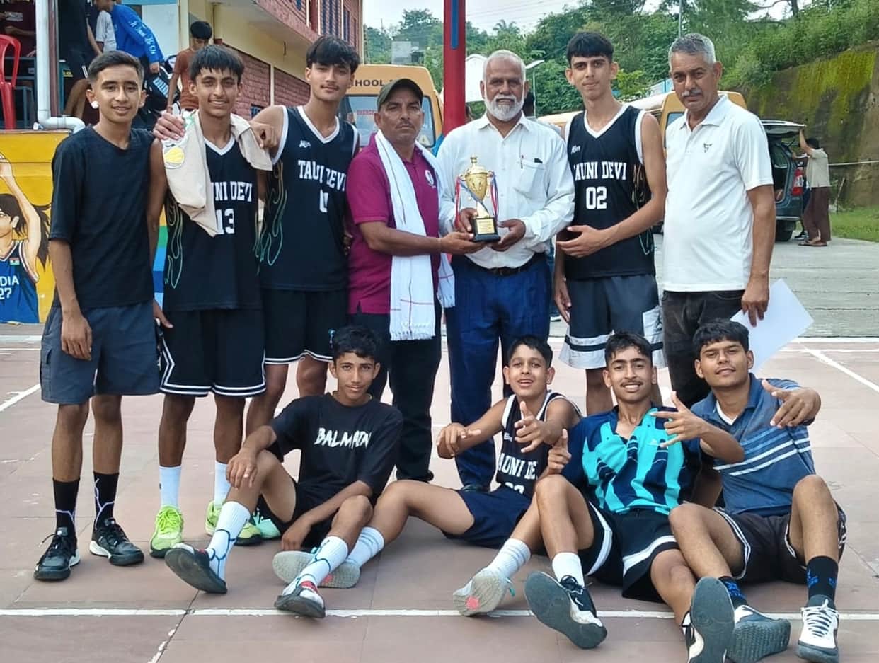 Taunidevi team wins basketball competition.