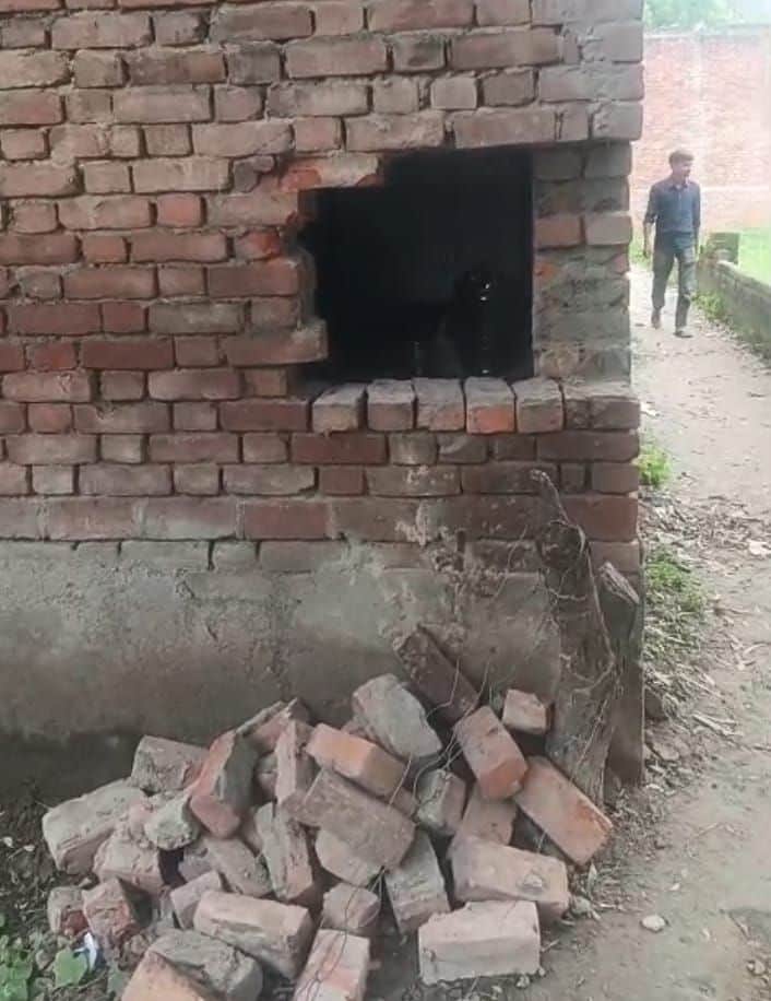 They made off with cash and jewelry from six houses.