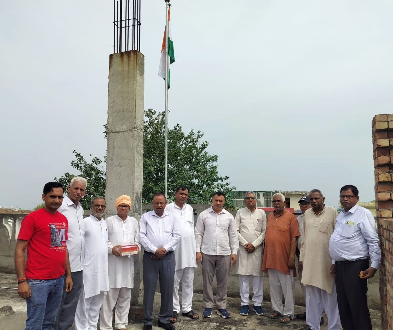 फोटो 16जेएनडी06-गुरु रविदास धर्मशाला में स्वतंत्रता दिवस मनाते हुए डॉ. बीआर आंबेडकर वेलफेयर सोस