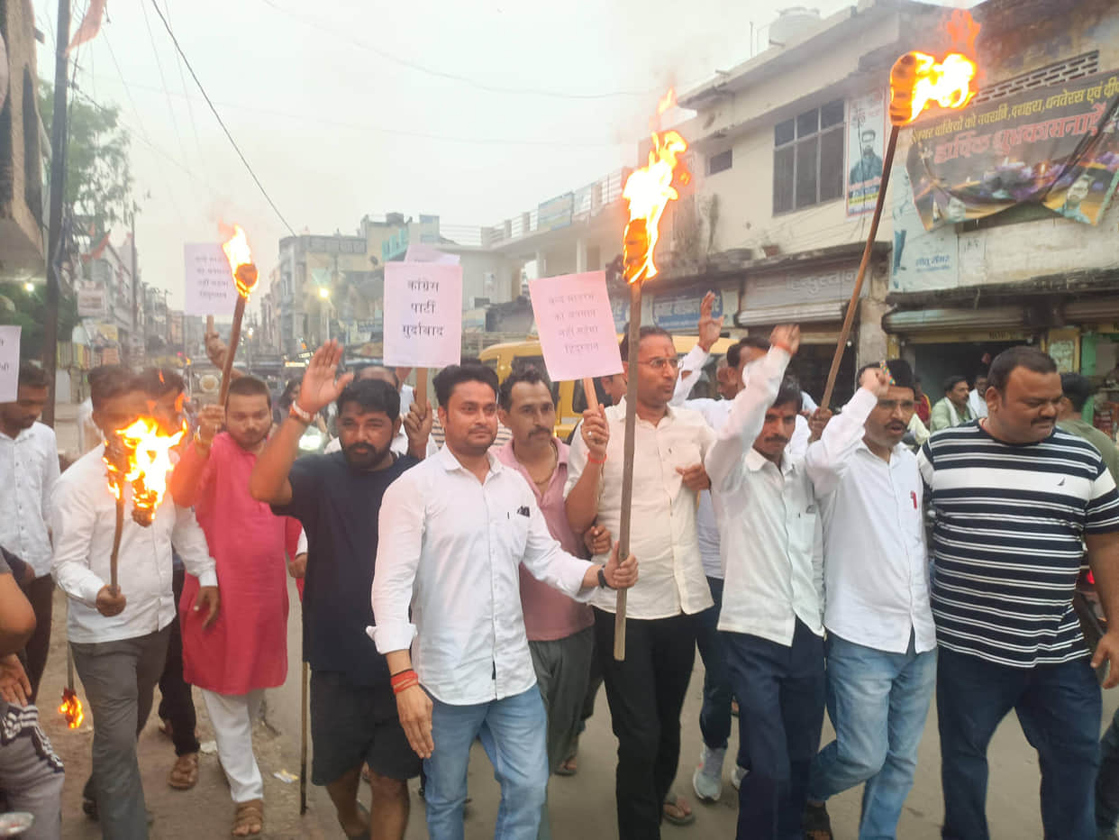 BJP Yuva Morcha took out a torchlight procession.