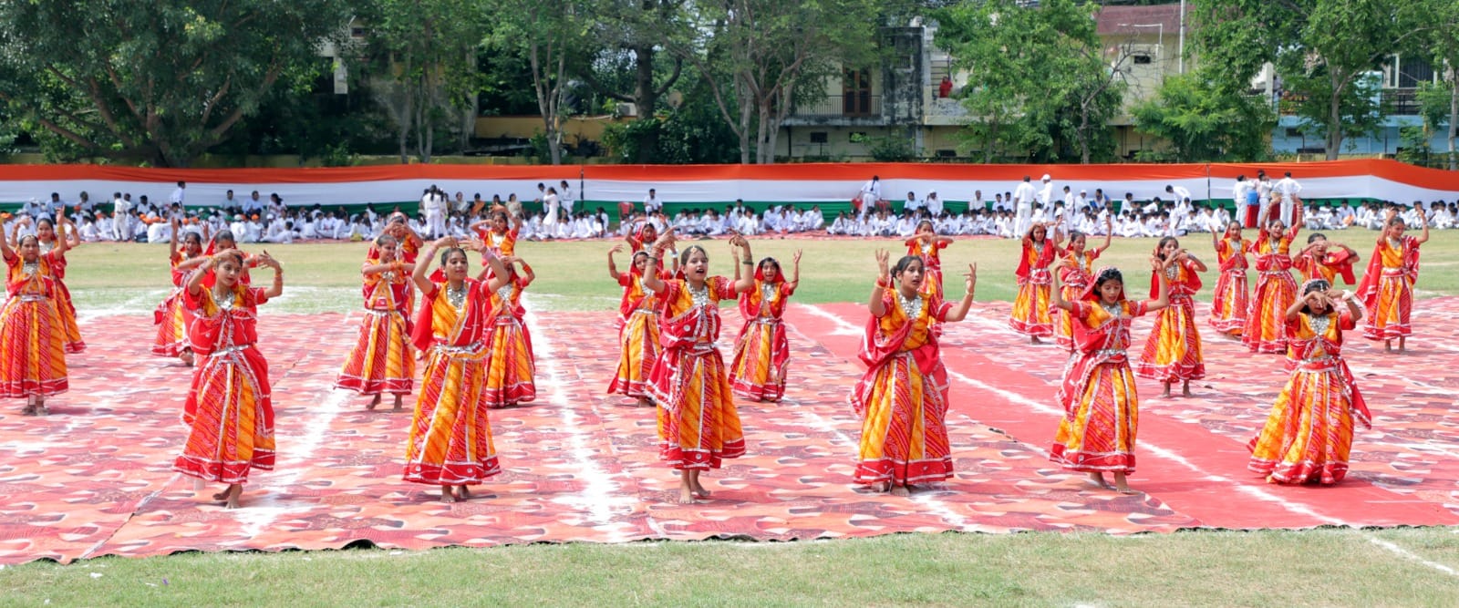 फोटो 2आईटीआई में आयोजित स्वतंत्रता दिवस समारोह में सांस्कृतिक कार्यक्रम प्रस्तुत करते स्कूली 